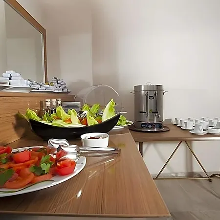 Airport Hotel 3*